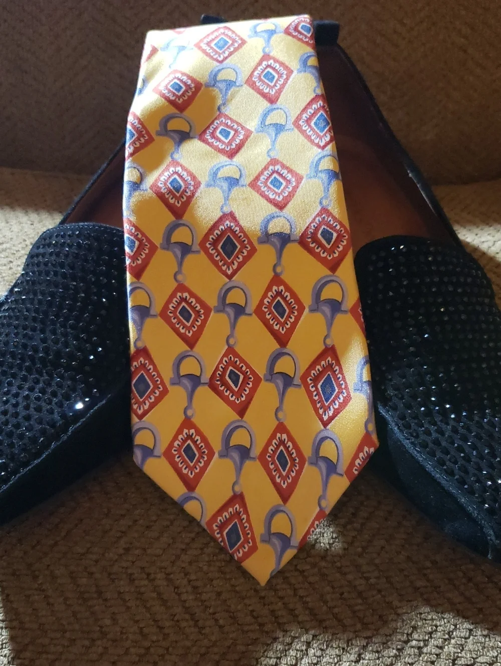 GUCCI Yellow Geometric Silk Tie with Red and Blue Motif